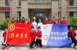 巧手繪漆扇，溫情伴夕陽——燕達(dá)養(yǎng)護(hù)中心攜手燕京理工學(xué)院共譜代際溫情樂章