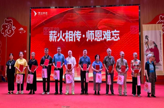 燕達(dá)秋韻啟新章，師者風(fēng)華映晚晴——燕達(dá)老年大學(xué)2025年秋季開學(xué)典禮暨教師節(jié)慶典圓滿舉行